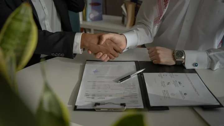 A confident candidate answering a sales question in a job interview