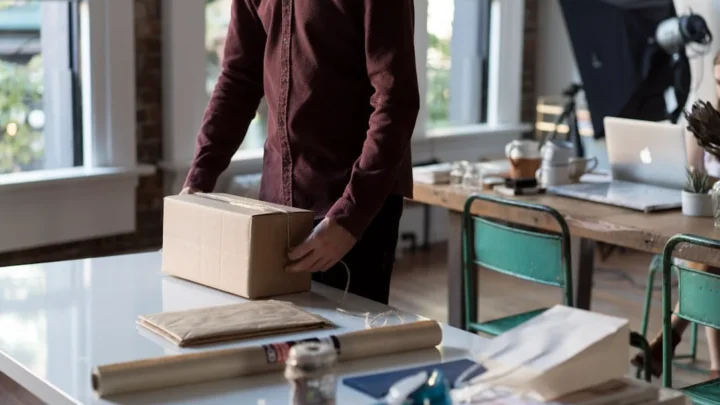 support agent investigating a customer's missing parcel