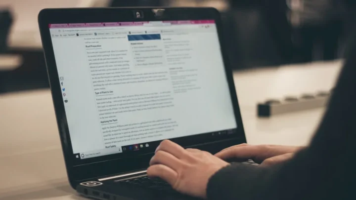 job candidate writing a composed response to a rejection email